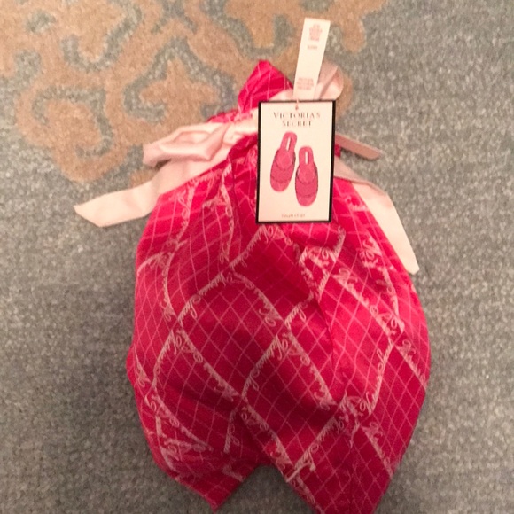NWT Victoria’s Secret slipper & bag small - Picture 2 of 6